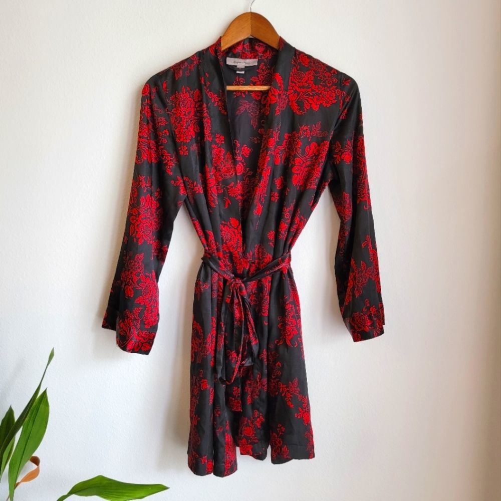 Morgan Taylor floral robe black red